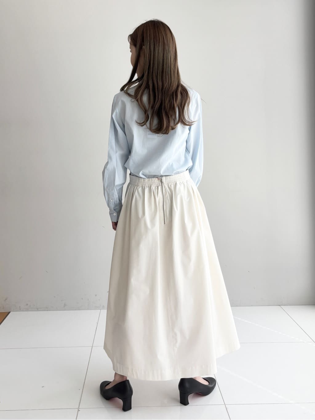 清水夏姫さんの「DRESSTERIOR｜【ウォッシャブル/通勤】スタンドフリル ブラウス」を使ったコーディネート