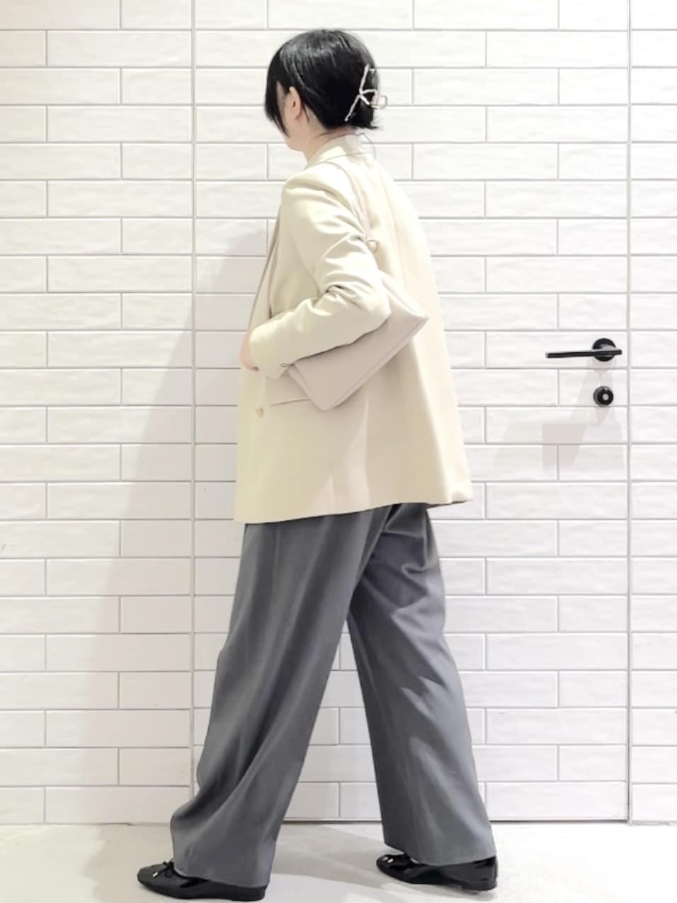 しおりさんの「OPAQUE.CLIP｜金ボタンダブルブレストテーラードジャケット／セットアップ対応【洗える】」を使ったコーディネート