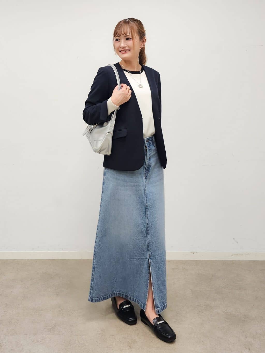 ゆゆさんの「SHOO･LA･RUE｜【洗濯機可/セットアップ可/S-3L】きちんと楽に。カットジョーゼットノーカラージャケット」を使ったコーディネート