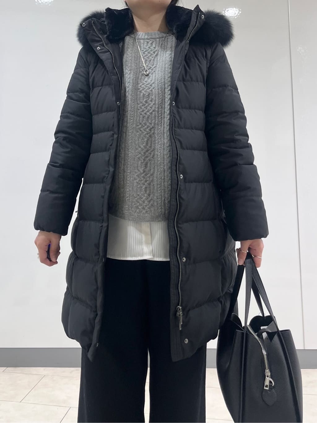 hasuさんの「INDIVI｜【名品／撥水／抗菌防臭】ロング丈リサイクルダウンコート」を使ったコーディネート