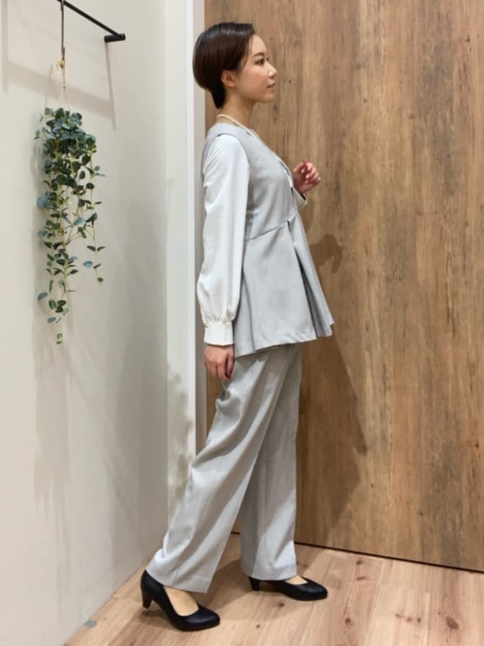 まなしぃさんの「grove｜【マシンウォッシュ/防シワ】袖ドッキングペプラムブラウス【着回しカセット】」を使ったコーディネート