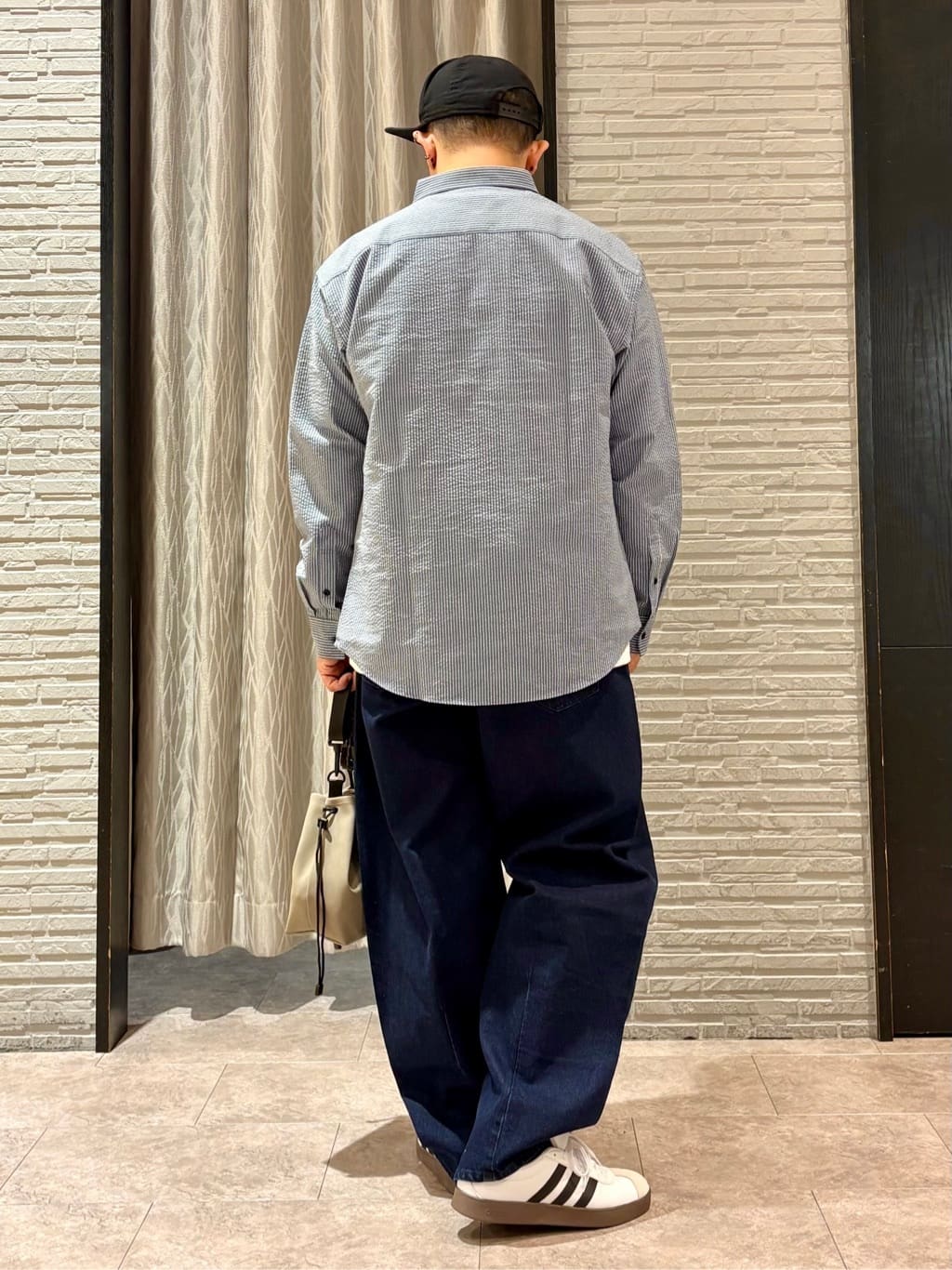 Pーyamaさんの「THE SHOP TK｜【爽やかで好印象】サッカーストライプシャツ 洗濯機OK」を使ったコーディネート