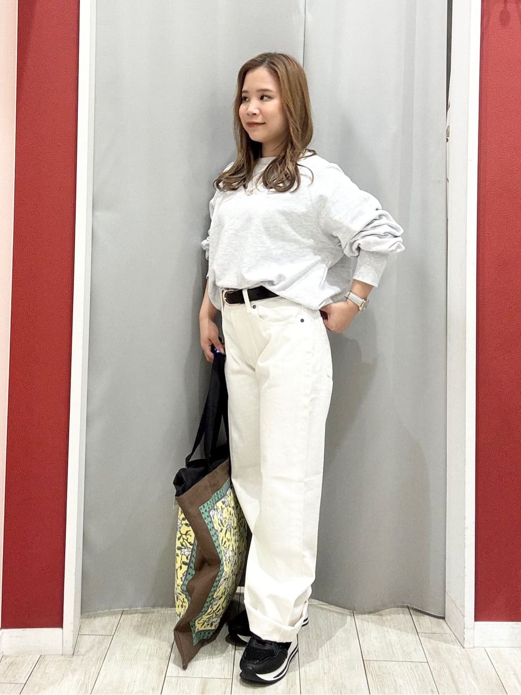 shioさんの「SHOO･LA･RUE｜MIX調 シンプルラグランスウェット」を使ったコーディネート