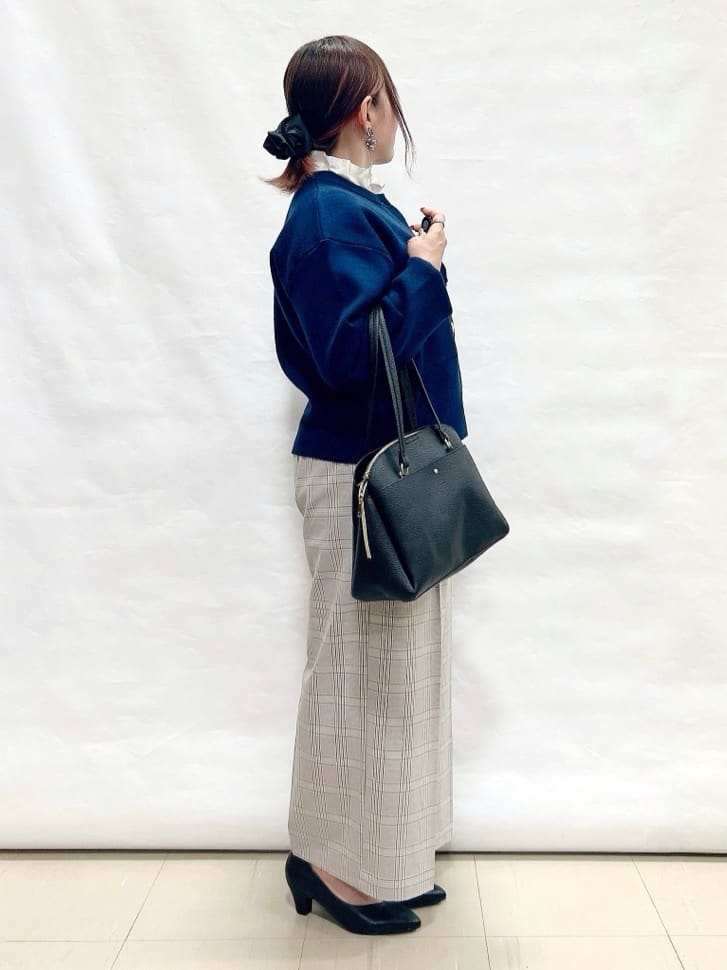 YUIさんの「SHOO･LA･RUE｜【洗濯機可/S-LL】1枚でも羽織りでも 華やか上品カーデ」を使ったコーディネート