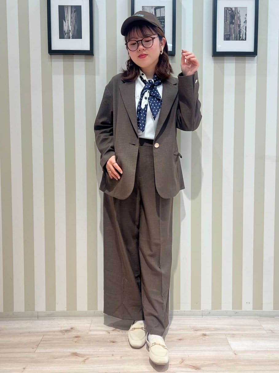 manaさんの「SHOO･LA･RUE｜【UV/抗菌防臭/洗濯機可】小さめロゴの大人スムースロンT」を使ったコーディネート
