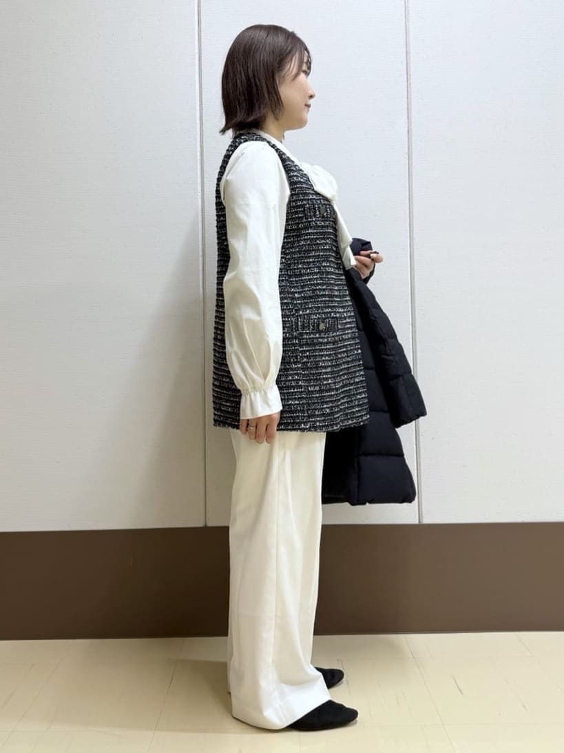 Rikoさんの「INDIVI｜【名品／撥水／抗菌防臭】ロング丈リサイクルダウンコート」を使ったコーディネート