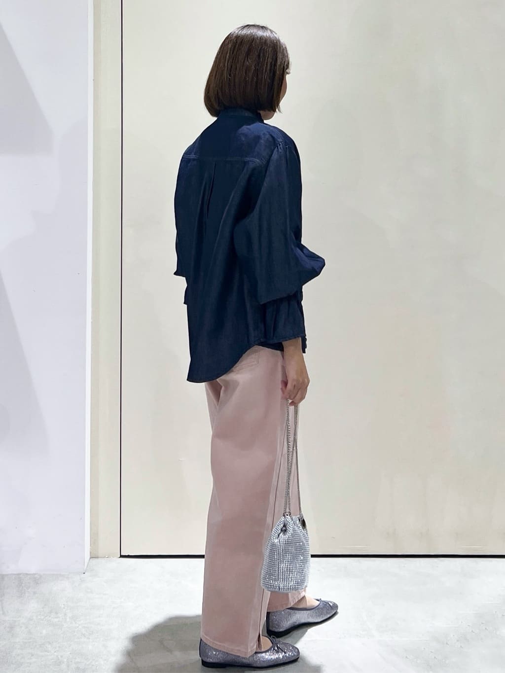 Unaさんの「OPAQUE.CLIP｜セルロース混デニムフリルブラウス【洗濯機OK】」を使ったコーディネート
