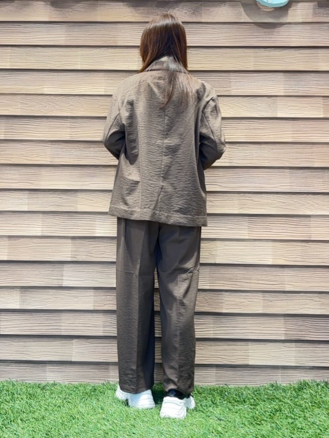 himiさんの「SHOO･LA･RUE｜【UV/抗菌防臭/洗濯機可】小さめロゴの大人スムースロンT」を使ったコーディネート