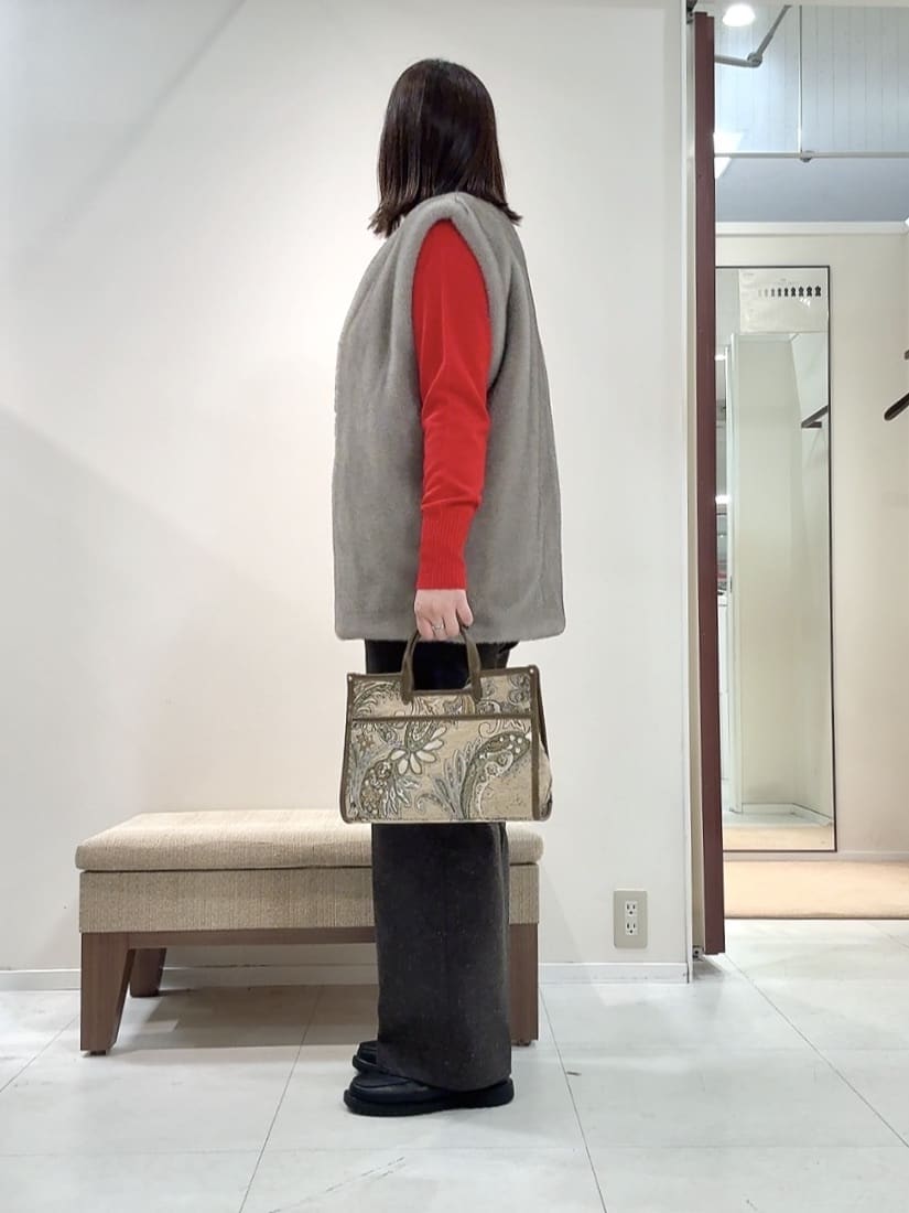 YUIさんの「UNTITLED｜【トレンド/ジレ】フェイクファーベスト」を使ったコーディネート