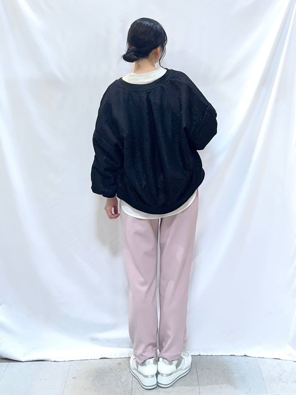 𝐇𝐢𝐫𝐨𝐦𝐢さんの「SHOO･LA･RUE｜ちょうどいい華やかさ　ふんわりレースブルゾン」を使ったコーディネート