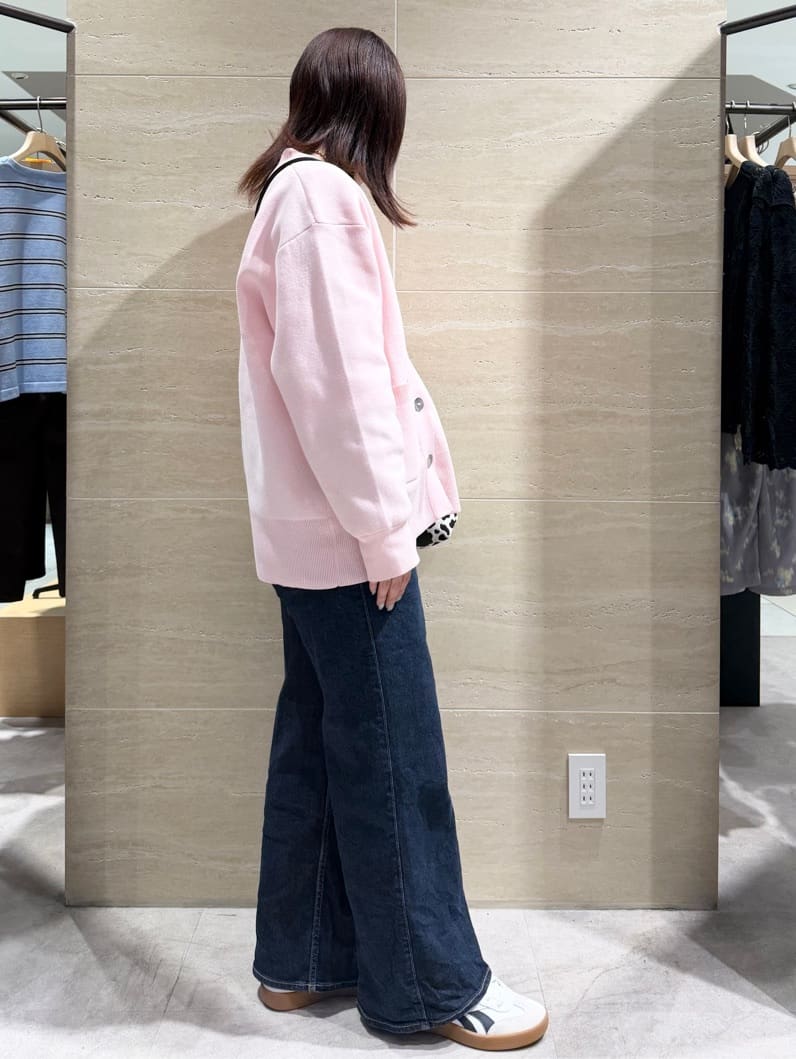 Natsukiさんの「OPAQUE.CLIP｜リラクシーロゴプリントTシャツ【洗濯機OK】」を使ったコーディネート