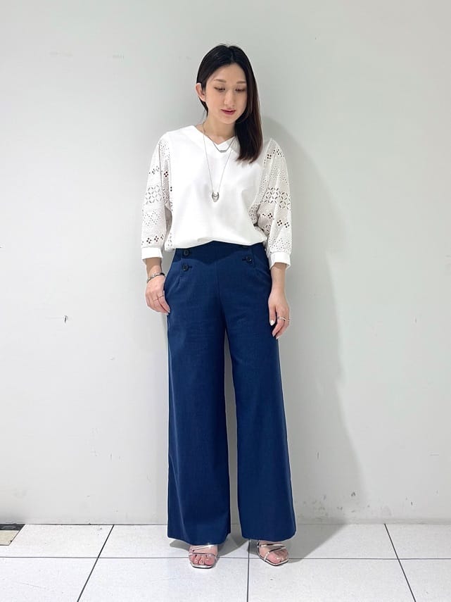 そんさんの「INDIVI｜【デニムライク】マリンボタン リネン混ワイドパンツ」を使ったコーディネート