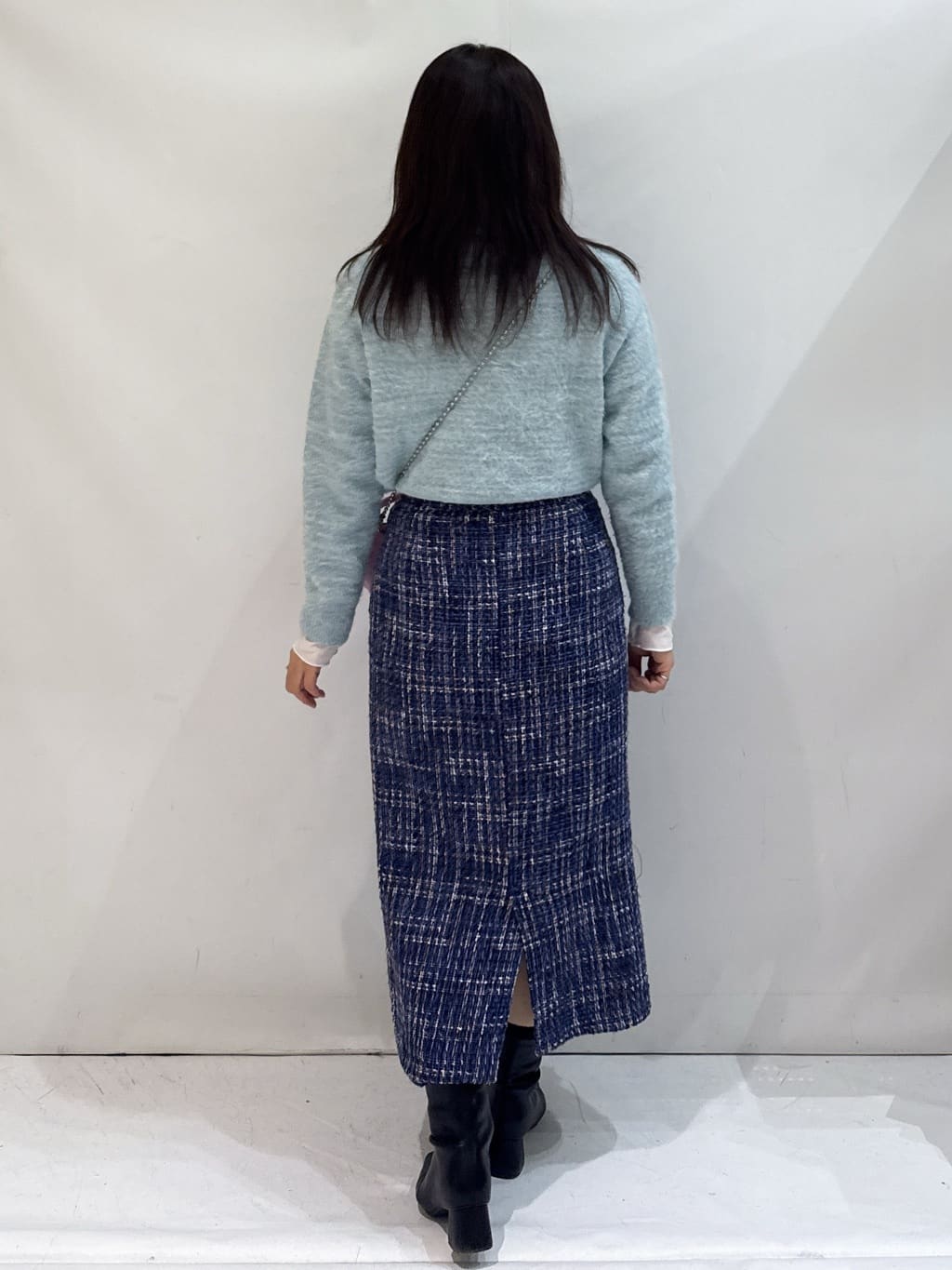 nakkoさんの「OPAQUE.CLIP｜スパンコールフェザーVネックニット【洗濯機OK】」を使ったコーディネート
