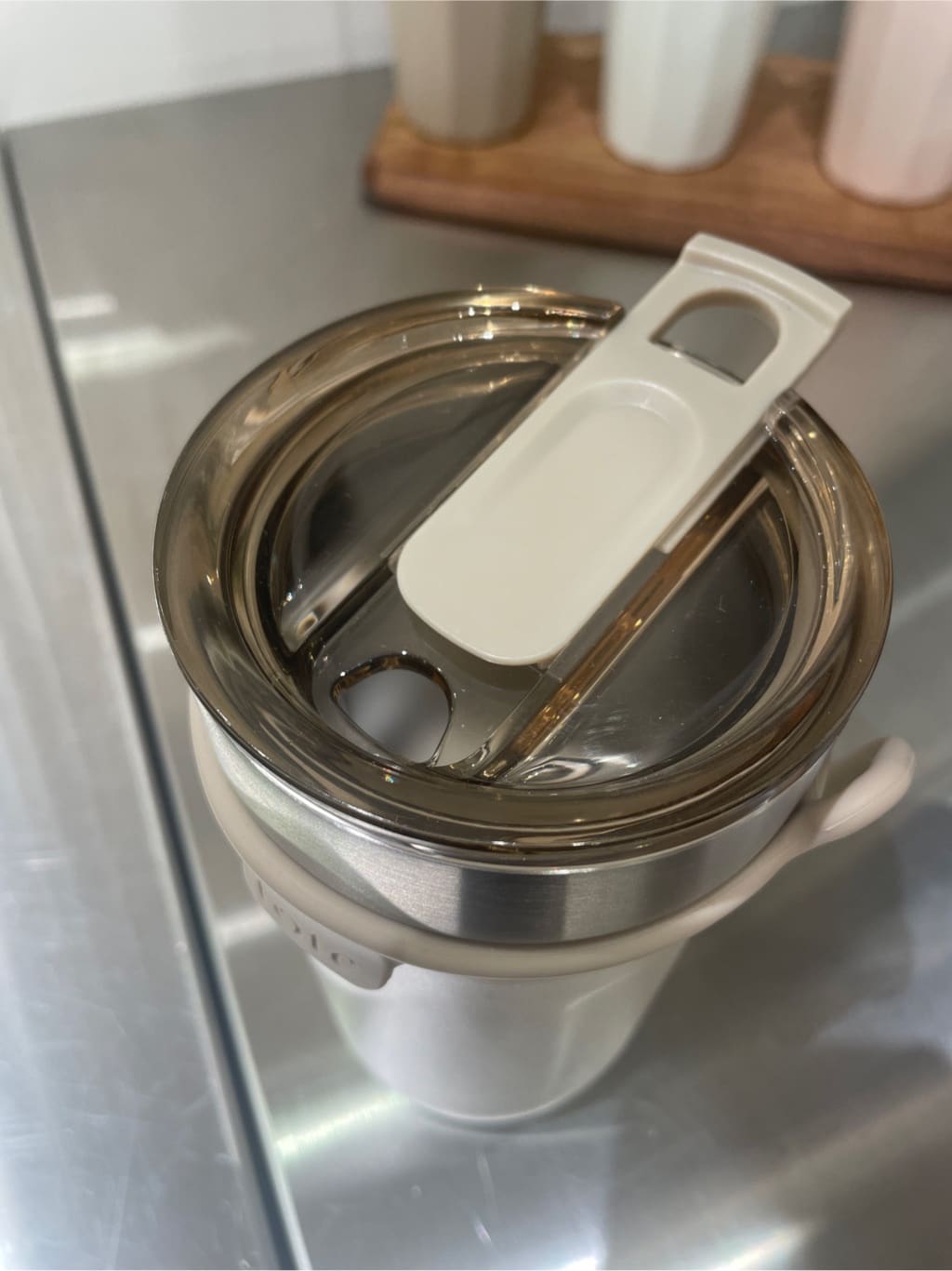 まのちゃんさんの「212 KITCHEN STORE｜ストロー付2wayタンブラー470ml モカ」を使ったコーディネート
