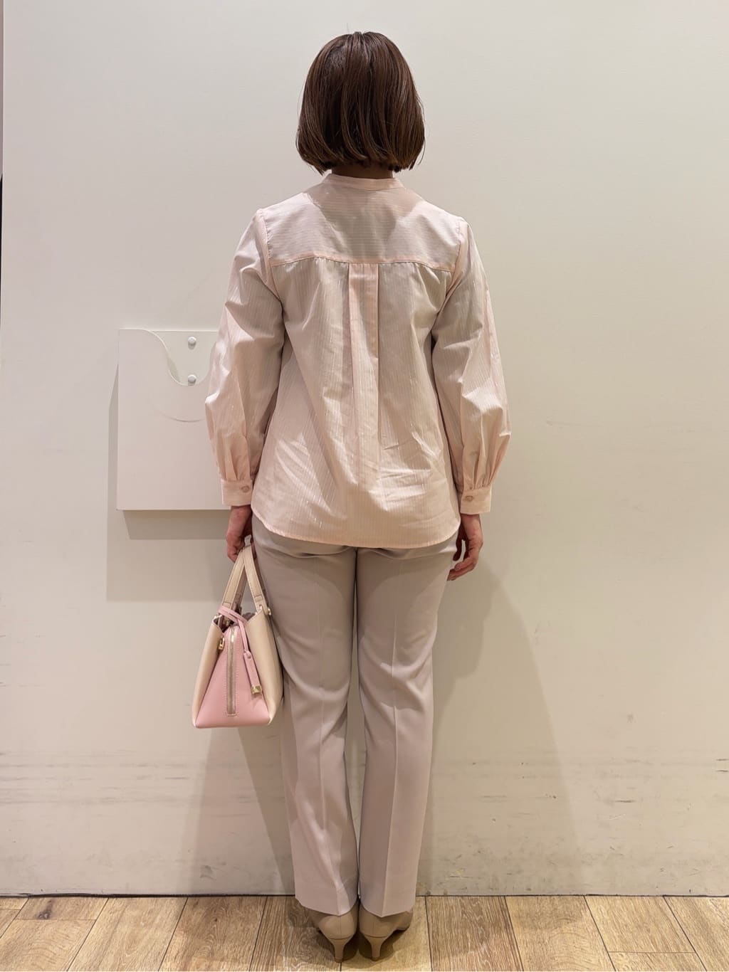 YUKOさんの「index｜フリルキーネックシャツ【洗濯機OK／イージーアイロン／防シワ】《XS～LL／7col》」を使ったコーディネート