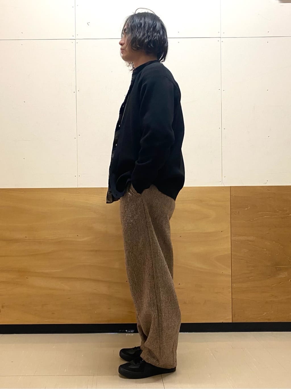 keyさんの「THE SHOP TK｜【季節の変わり目に最適】ニットカーディガン ドライタッチ／軽量」を使ったコーディネート