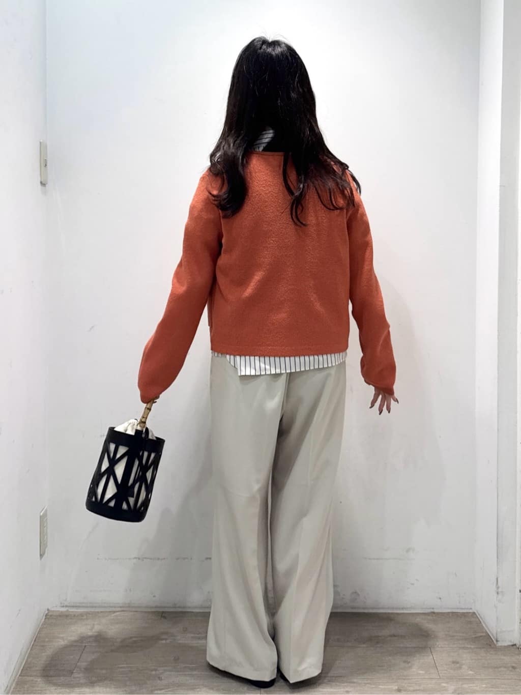 yuicciさんの「OPAQUE.CLIP｜ブークレ金ボタンニットカーディガン【洗濯機OK】」を使ったコーディネート