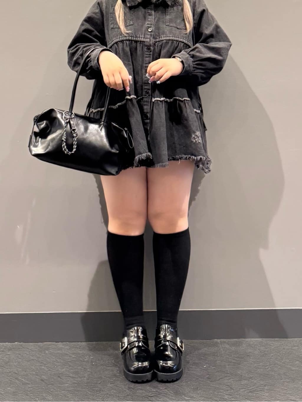 sayakaさんの「ESPERANZA｜ワンベルトバックルローファー」を使ったコーディネート