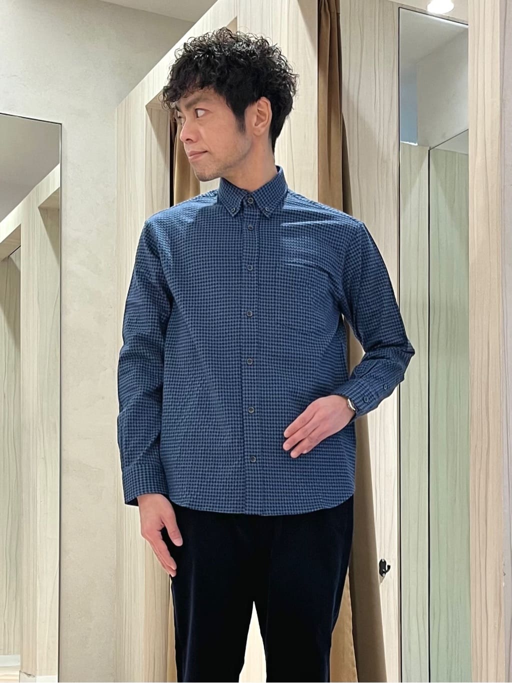 URAさんの「TAKEO KIKUCHI｜【抗菌防臭/シーズンレス】シアサッカーギンガムチェック ストレッチシャツ」を使ったコーディネート