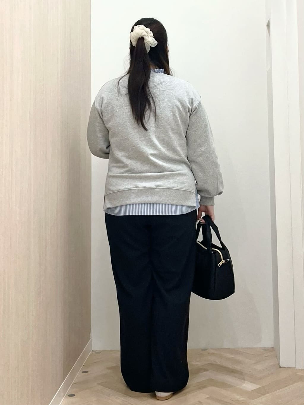 akariさんの「grove｜刺繍ロゴ裏毛スウェットプルオーバー」を使ったコーディネート