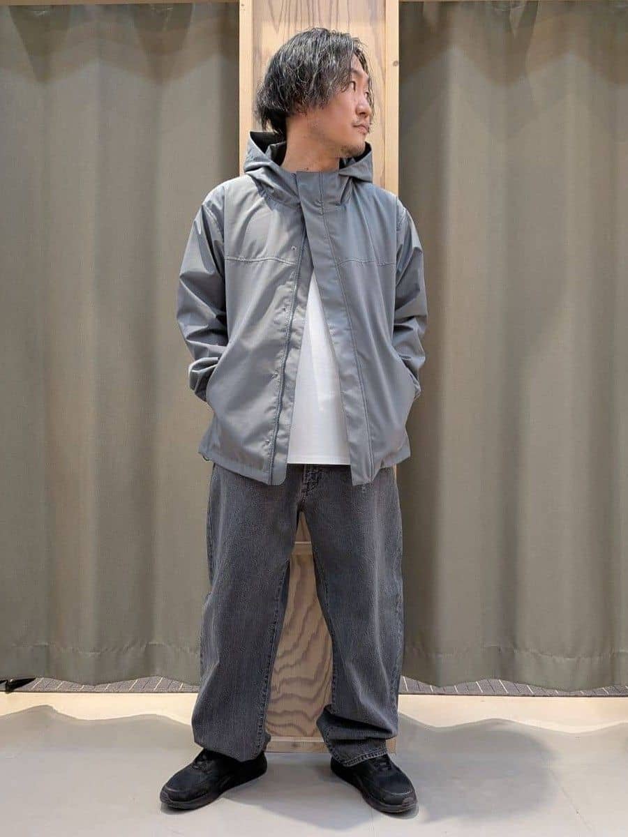 okcさんの「THE SHOP TK｜【季節の変わり目に最適】ナイロンマウンテンパーカ  防風/洗濯機OK」を使ったコーディネート