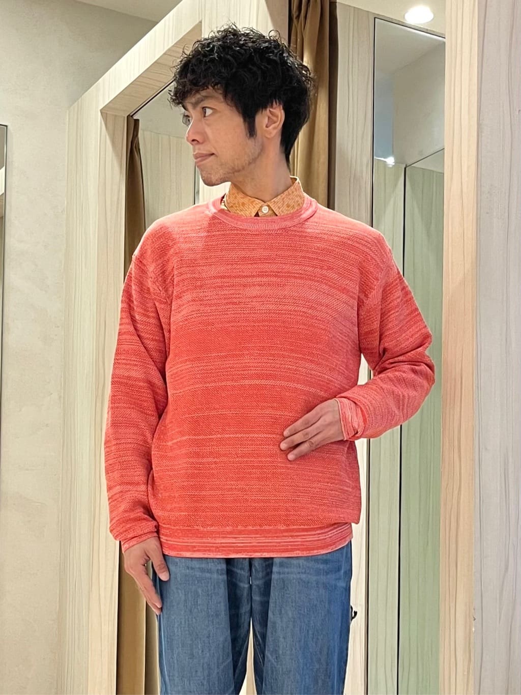 URAさんの「TAKEO KIKUCHI｜【洗える】カラースプリングニット」を使ったコーディネート
