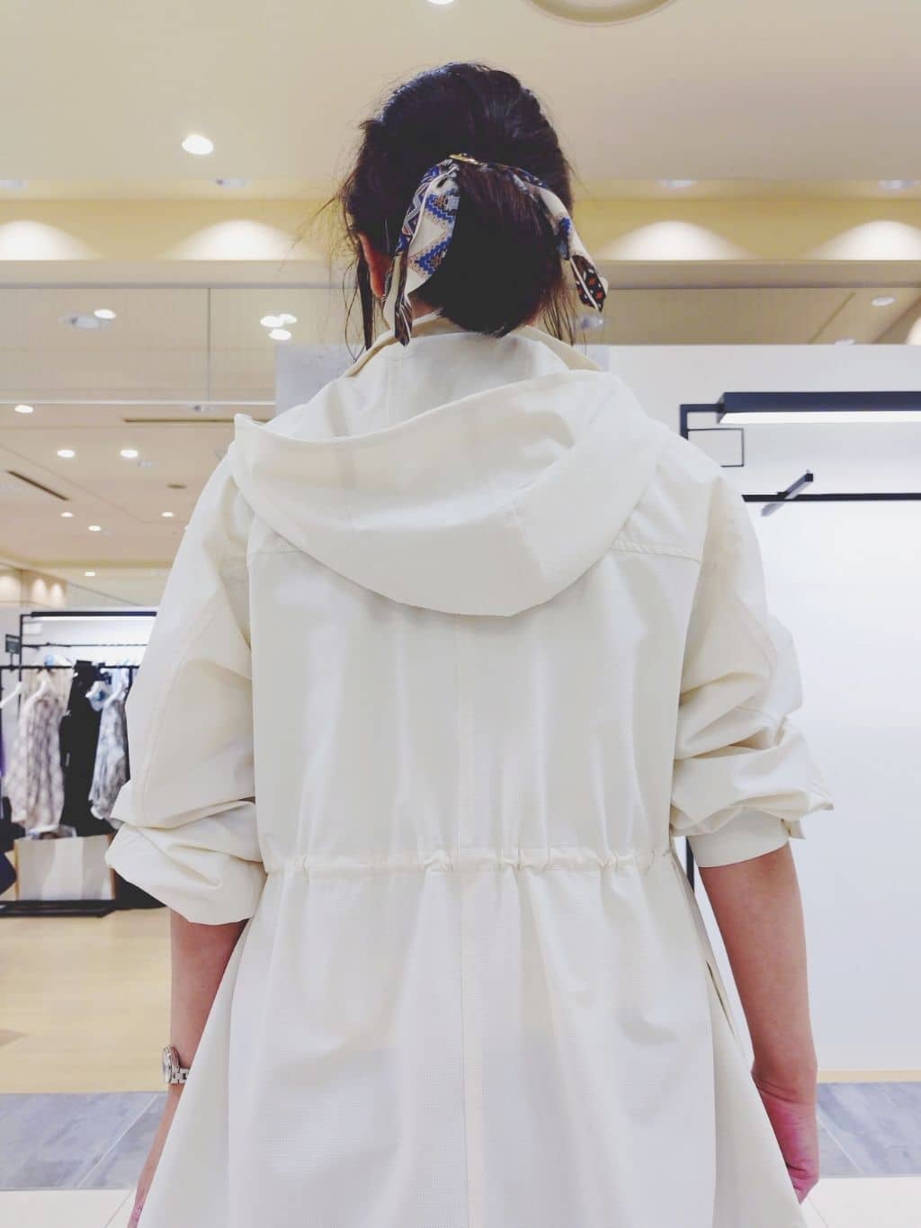 TOMOMIさんの「INDIVI｜【撥水／フード取外し可】凹凸素材ブルゾン」を使ったコーディネート