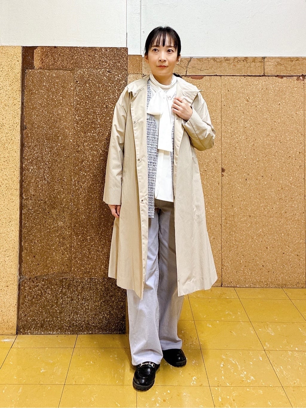 hattoriさんの「INDIVI｜【撥水／軽量】ミニマル スタンドカラーコート」を使ったコーディネート