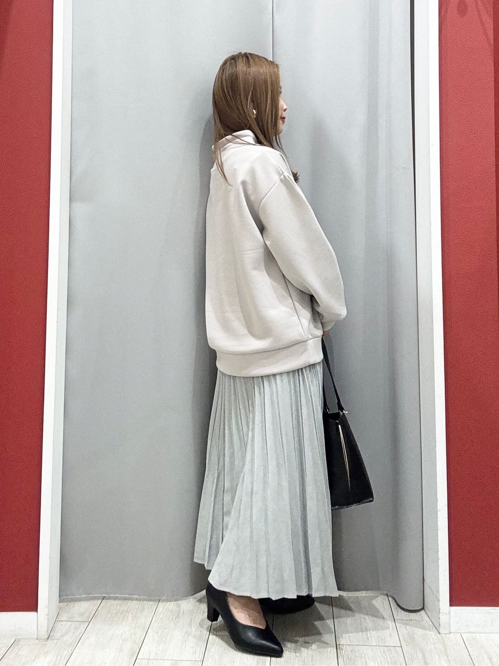 shioさんの「SHOO･LA･RUE｜【洗濯機可/S-LL】きれいめにもカジュアルにも スエードライク プリーツスカート」を使ったコーディネート
