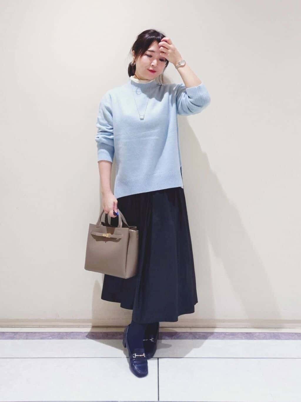 TOMOMIさんの「INDIVI｜【冬ニット人気NO．1！／カシミヤ混】ミドルゲージハイネックニット」を使ったコーディネート