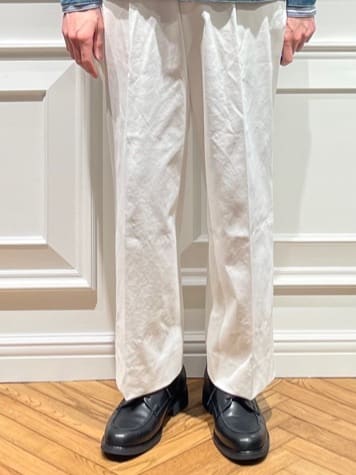 橋本さんの「DRESSTERIOR｜◆THOMAS MASON ストライプシャツ」を使ったコーディネート