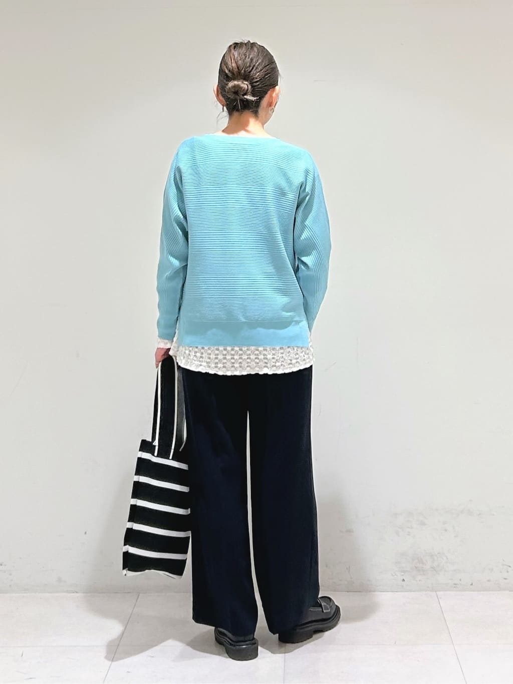 tsuyuさんの「INDIVI｜【WEB限定カラー／A4収納】柄ニットバッグ」を使ったコーディネート