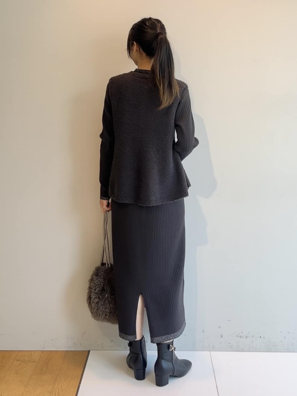 cotaniさんの「grove｜【2点SET/体型カバー】一枚で決まる、ペプラムベスト&times;ニットワンピース」を使ったコーディネート