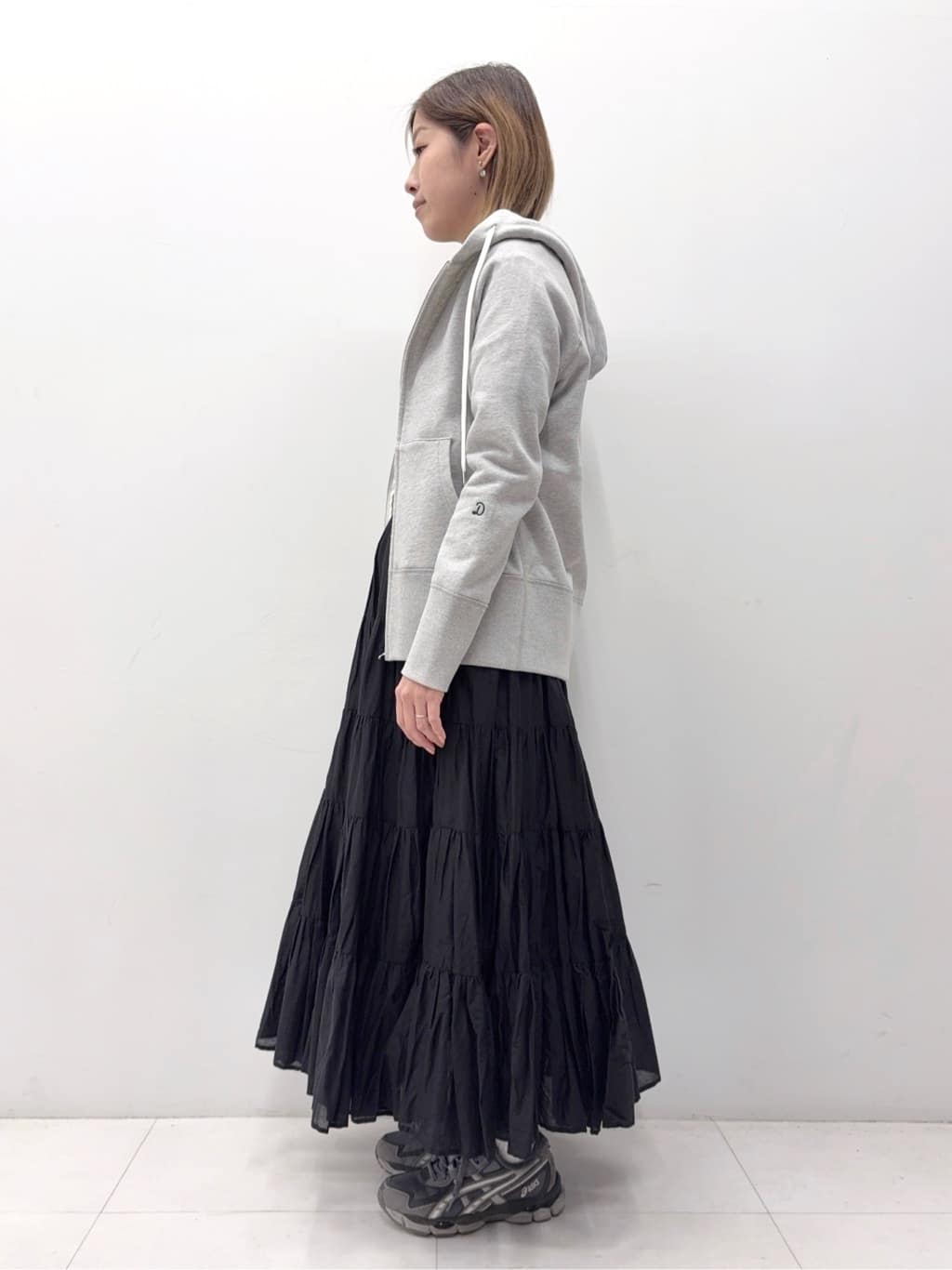 Nishijimaさんの「DRESSTERIOR｜【春夏/寒暖差対応/ウォッシャブル】ライト裏毛フーディー」を使ったコーディネート