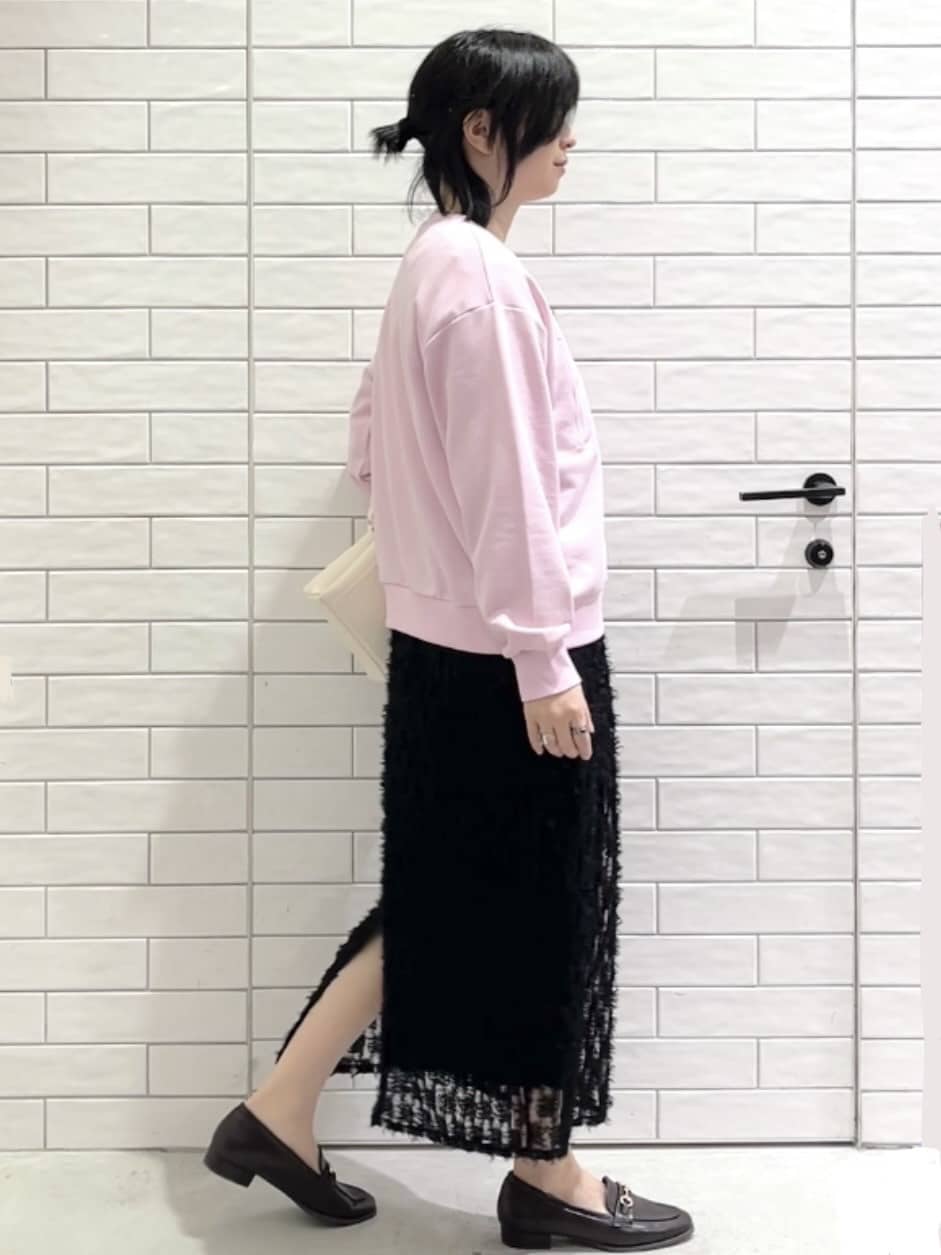 しおりさんの「OPAQUE.CLIP｜ロゴ刺繍裏毛トップス【洗濯機OK】」を使ったコーディネート