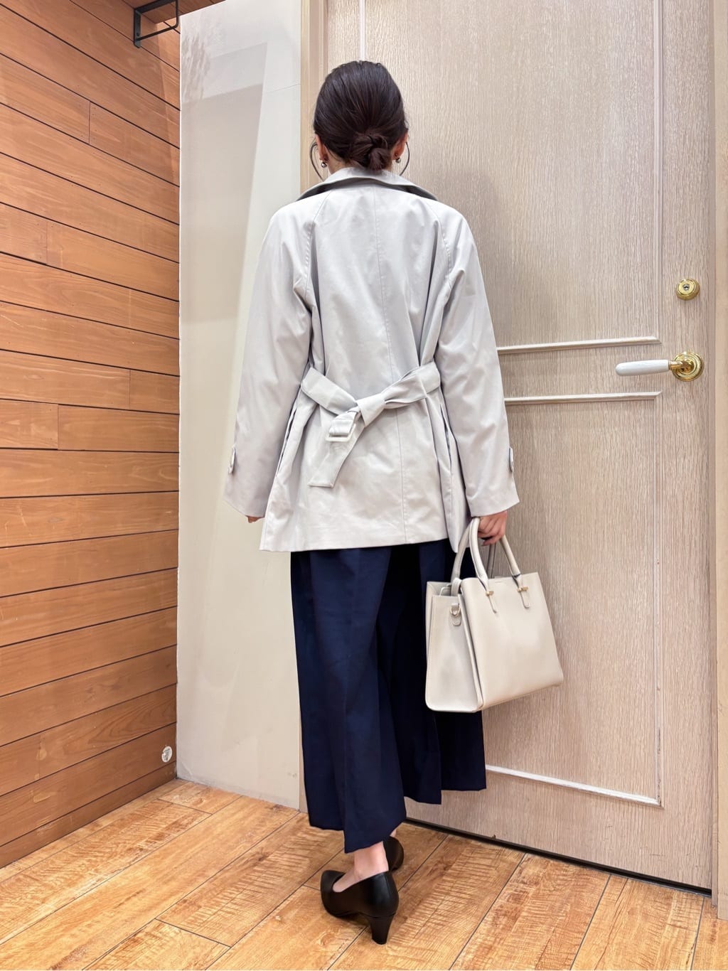 なみさんの「SHOO･LA･RUE｜【S-LL/撥水】通勤やお出かけにも活躍 ミドルトレンチコート」を使ったコーディネート