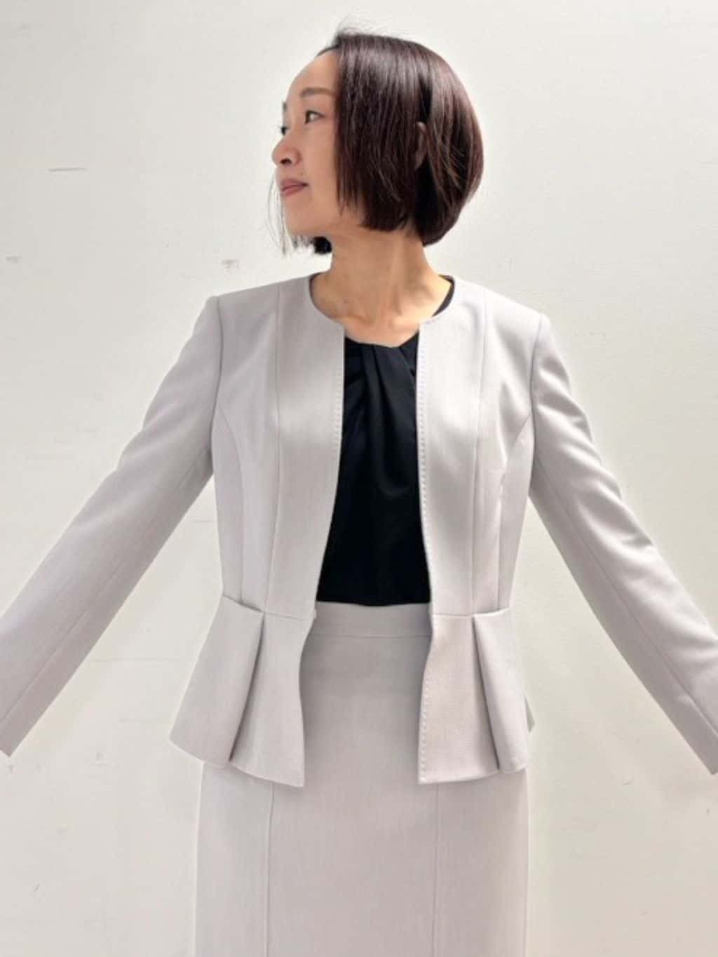 keikoさんの「COUP DE CHANCE｜【手洗い可／日本製／スーツ可】ペプラムデザイン　カラーレスジャケット」を使ったコーディネート