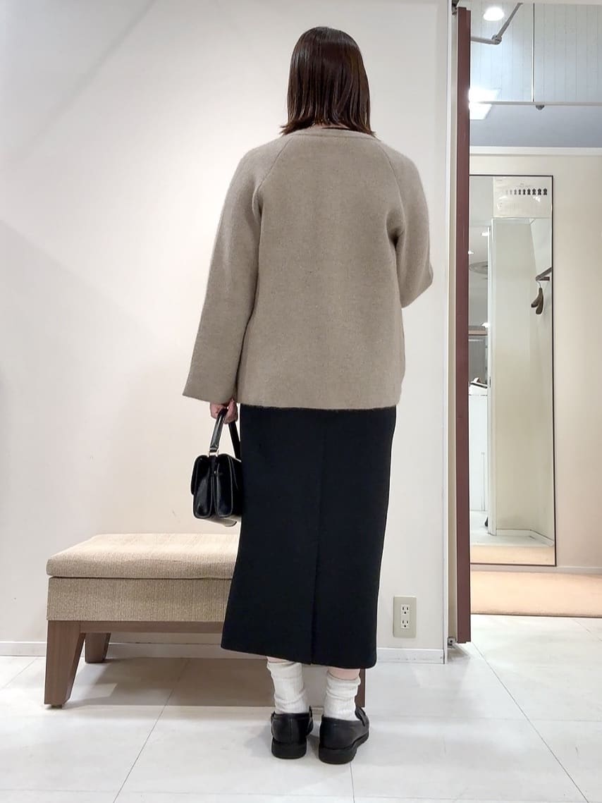 YUIさんの「UNTITLED｜【アンサンブル可/洗える】シルクウールカシミヤ ドルマンスリーブニット」を使ったコーディネート