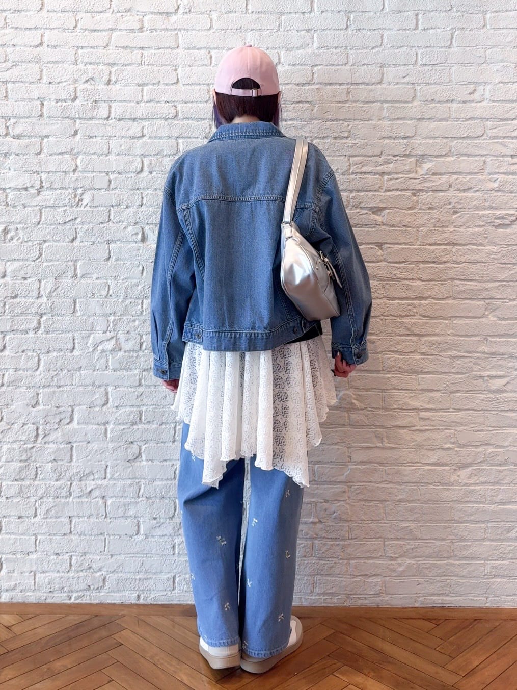 𝐜𝐡𝐢𝐤𝐚さんの「SHOO･LA･RUE｜【前後2WAYネック】レイヤードスタイルにおすすめ レースキャミチュニック」を使ったコーディネート