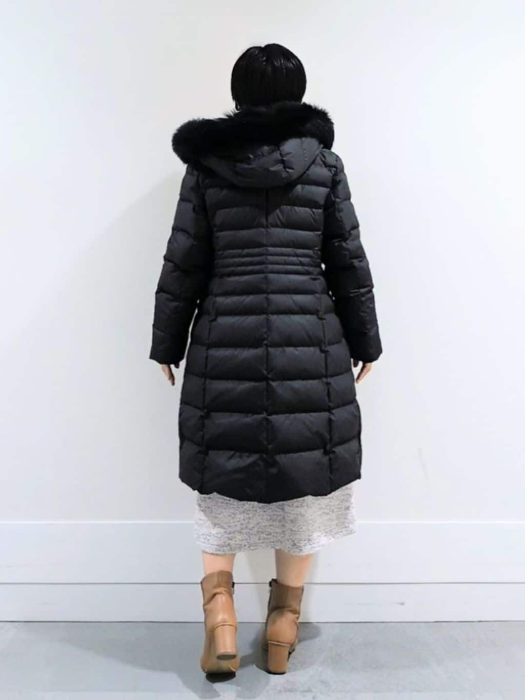 ミズタさんの「UNTITLED｜【はっ水機能/フード取り外し可/防寒】ロングダウンコート」を使ったコーディネート