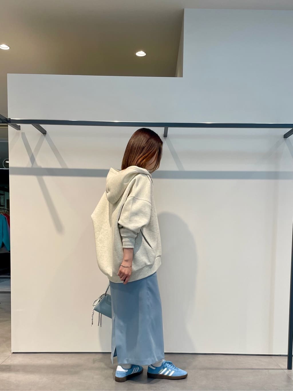 amiさんの「INDIVI｜ビスチェレイヤードニット」を使ったコーディネート