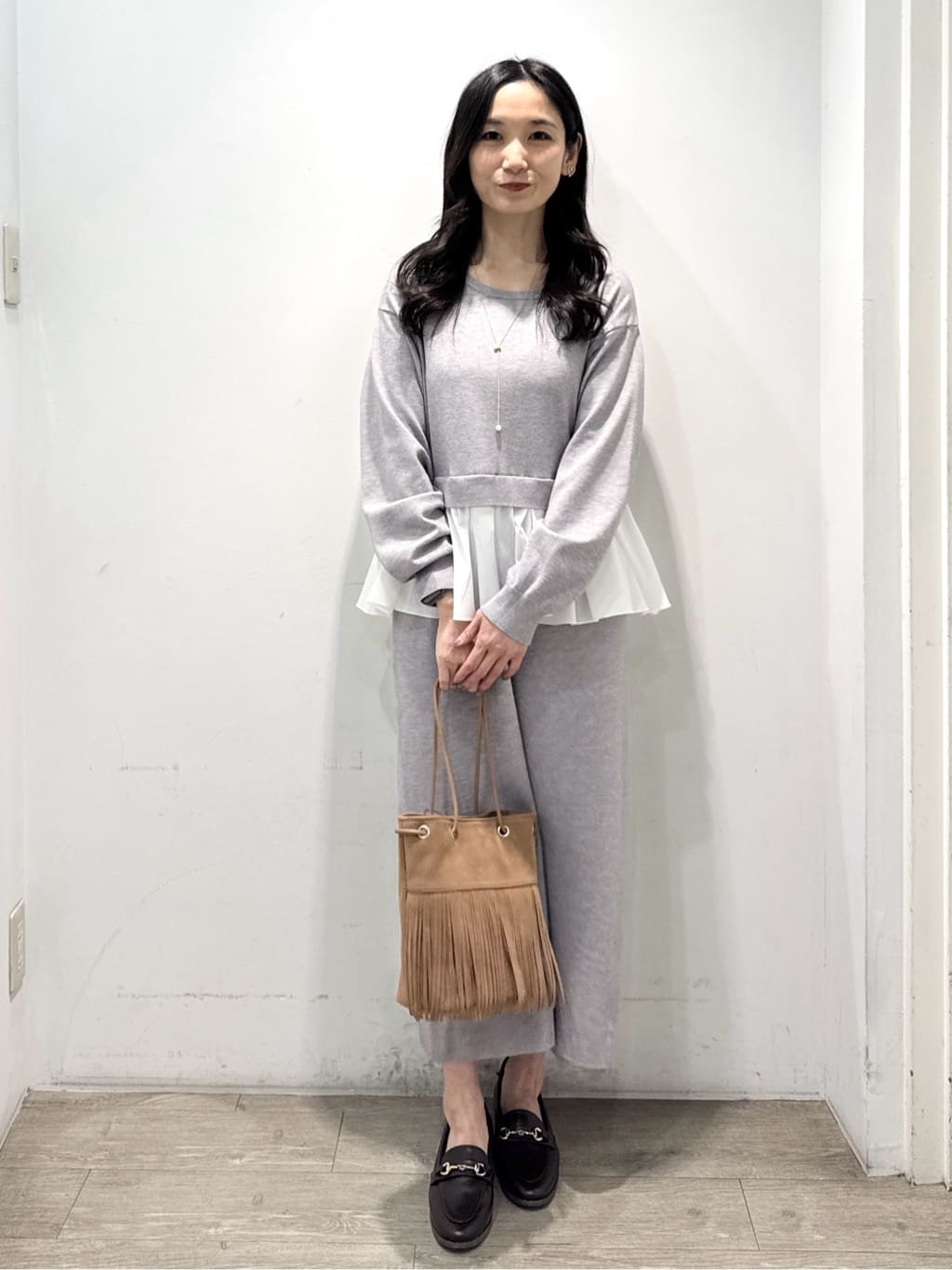 yuicciさんの「OPAQUE.CLIP｜ペプラムドッキングニットワンピース【洗濯機OK】」を使ったコーディネート