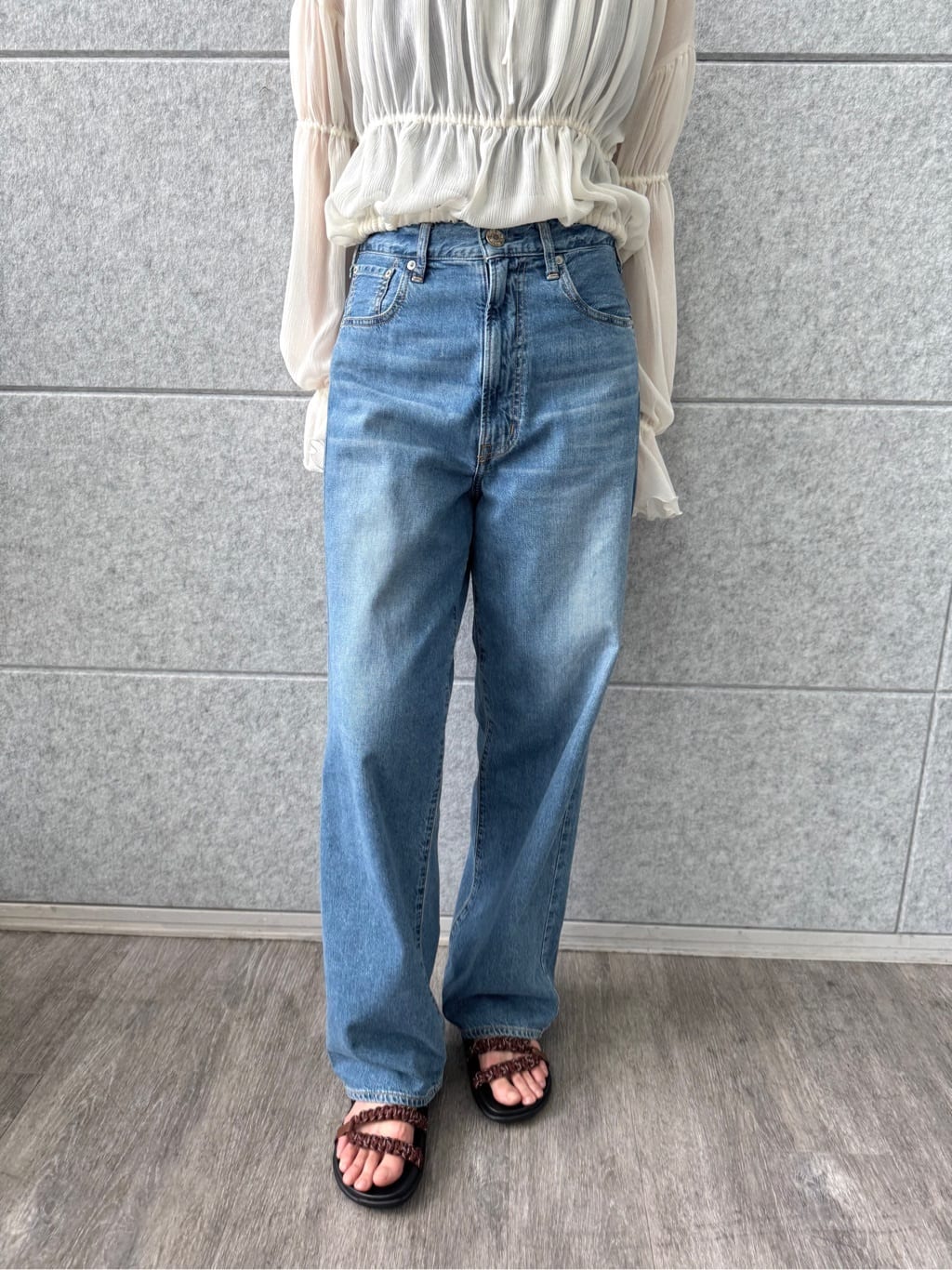 uchi__yamaさんの「CODE A｜off－shoulder blouse」を使ったコーディネート