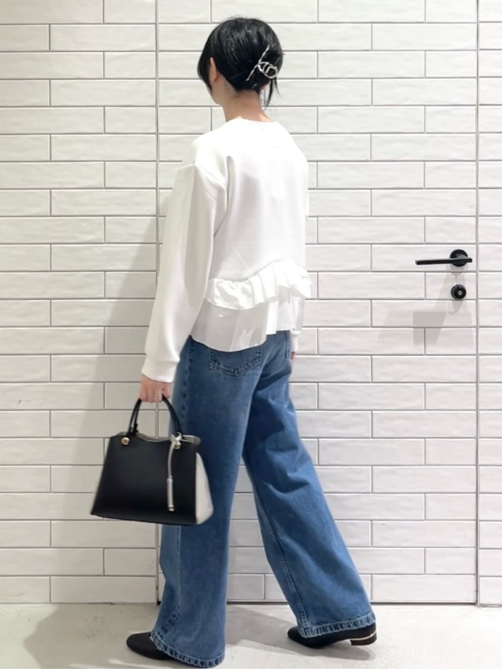 しおりさんの「OPAQUE.CLIP｜裾フリルドッキングトップス【洗濯機OK】」を使ったコーディネート