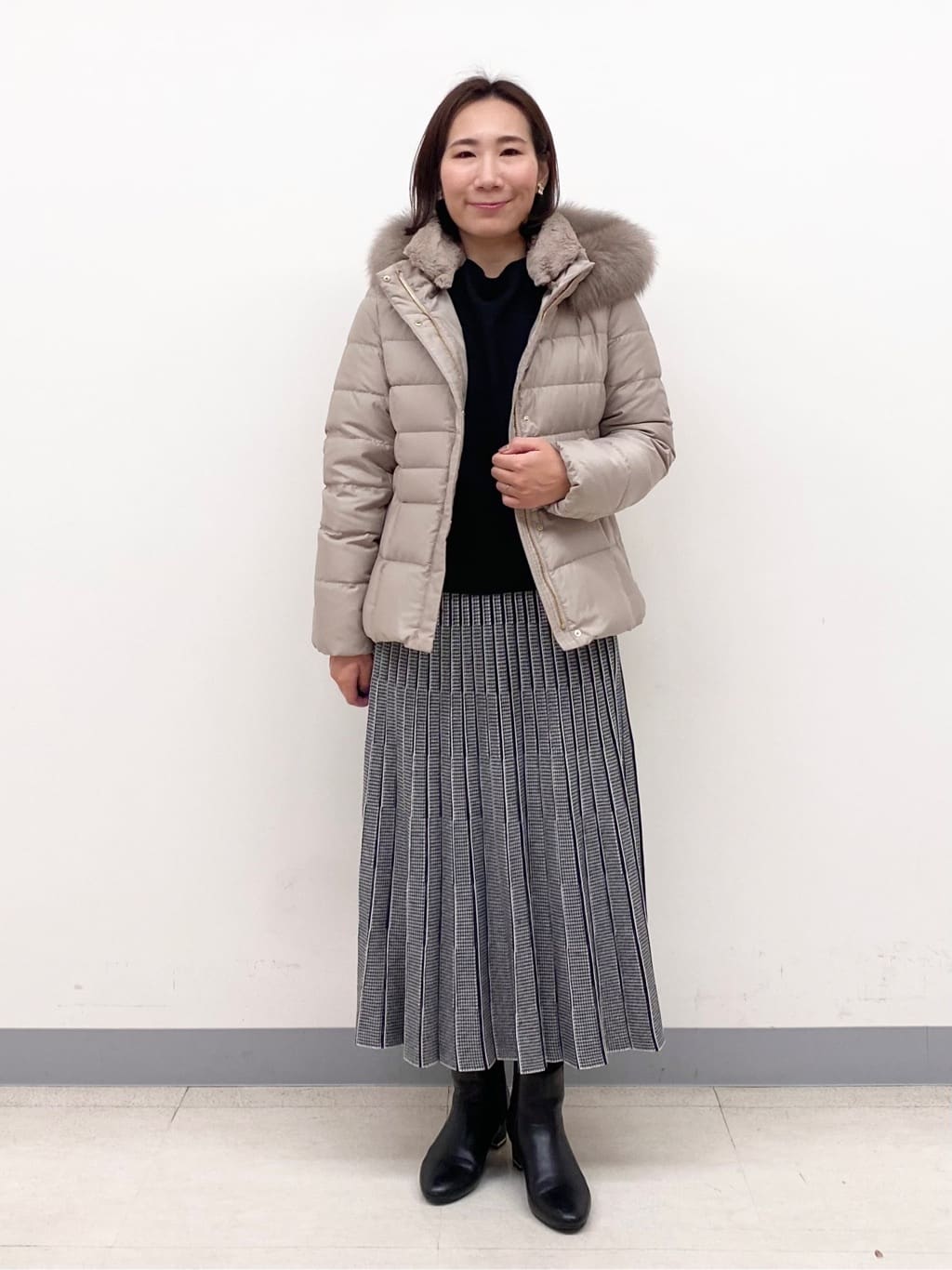 YUKARIさんの「INDIVI｜【名品／撥水／抗菌防臭】ショート丈リサイクルダウンコート」を使ったコーディネート