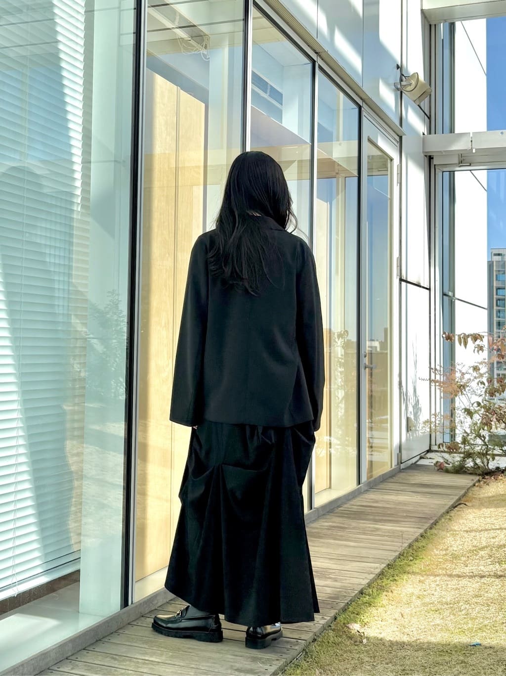 ibukiさんの「INDIVI｜バックオープンリブ長袖Tシャツ」を使ったコーディネート