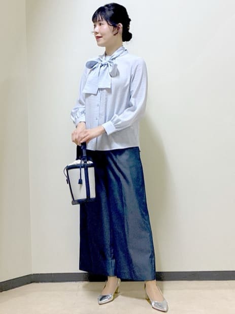  beni_gingerさんの「Reflect｜【通勤／ボウタイ取り外し可】ボウタイ付きバンドカラーブラウス」を使ったコーディネート