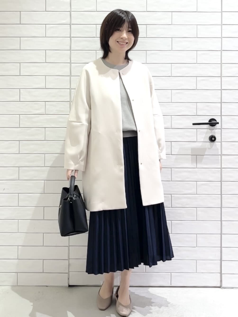 しおりさんの「OPAQUE.CLIP｜フォルムスリーブミドルコート【洗濯機OK】」を使ったコーディネート