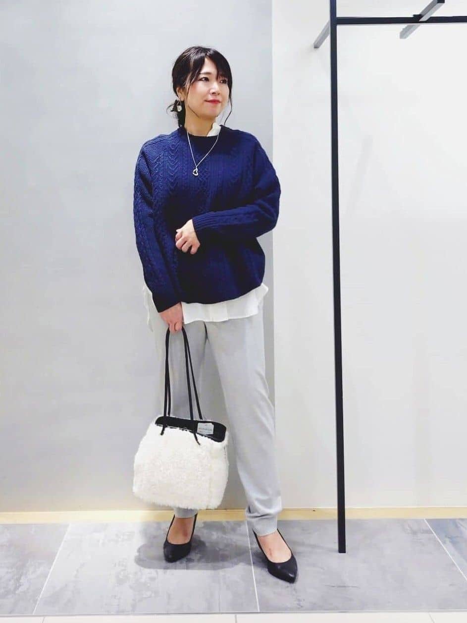 TOMOMIさんの「INDIVI｜【合皮／ミドルサイズ】春カラーフォルムバッグ」を使ったコーディネート