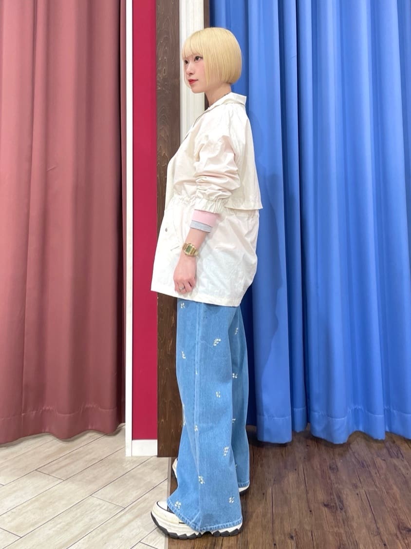 るるさんの「SHOO･LA･RUE｜【防花粉/S-LL】ウエストマークですっきり見え　軽やかスタンドブルゾン」を使ったコーディネート